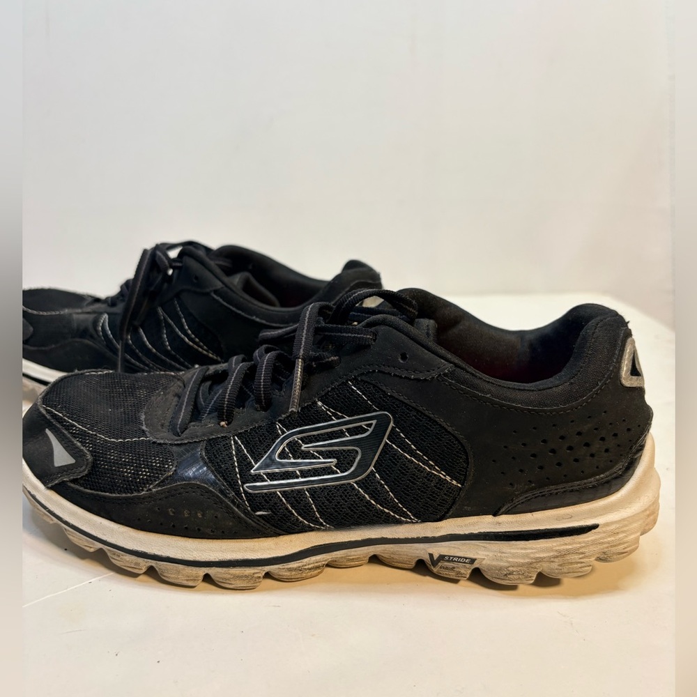 Skechers GoWalk Black and White Women’s Athletic Walking Shoes size 8.5